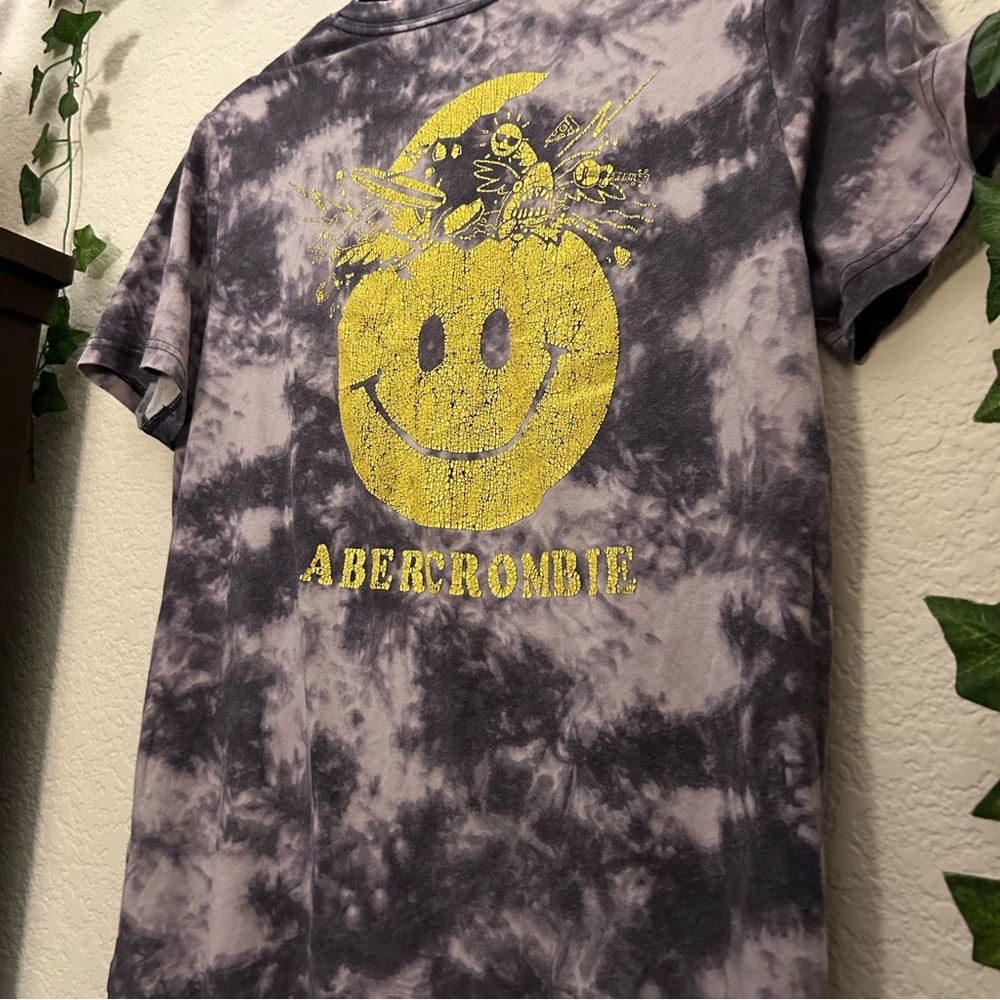 Abercrombie Blue White Tie Dye w/ Yellow Smiley